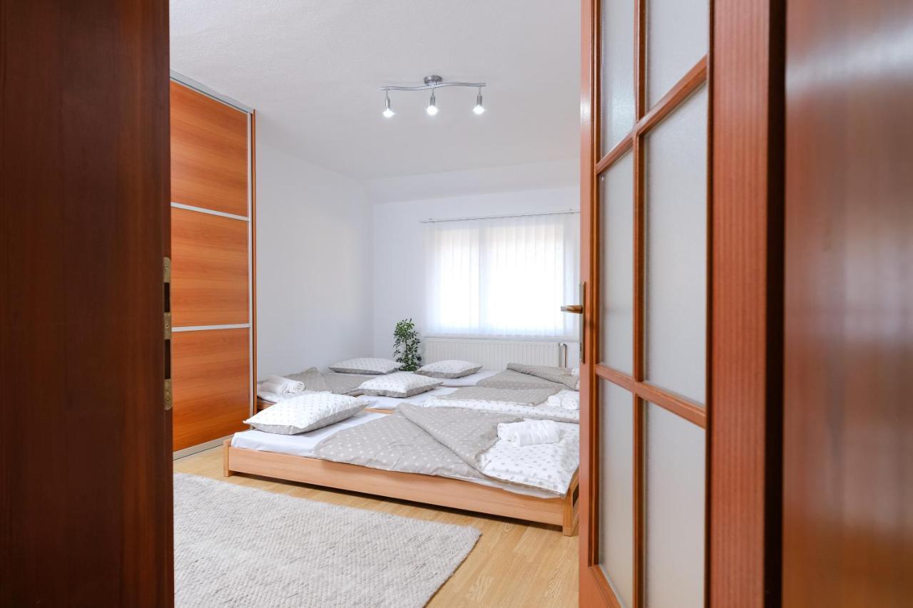 The Cosmic Gate Apartments Visoko Esterno foto