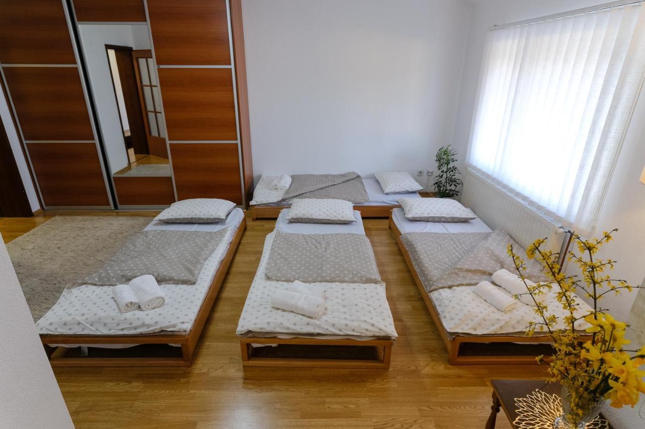 The Cosmic Gate Apartments Visoko Esterno foto