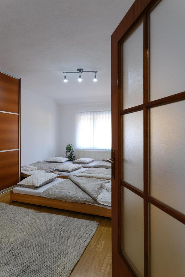 The Cosmic Gate Apartments Visoko Esterno foto