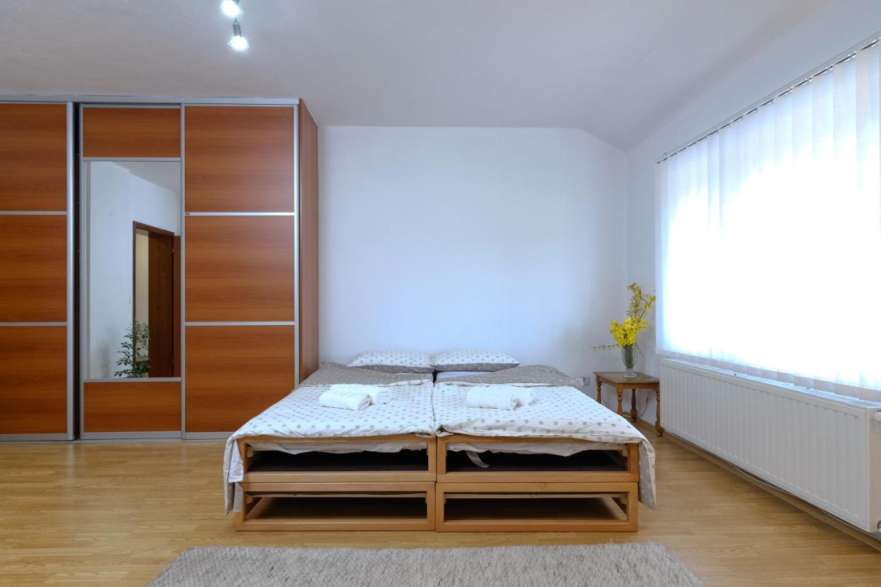 The Cosmic Gate Apartments Visoko Esterno foto