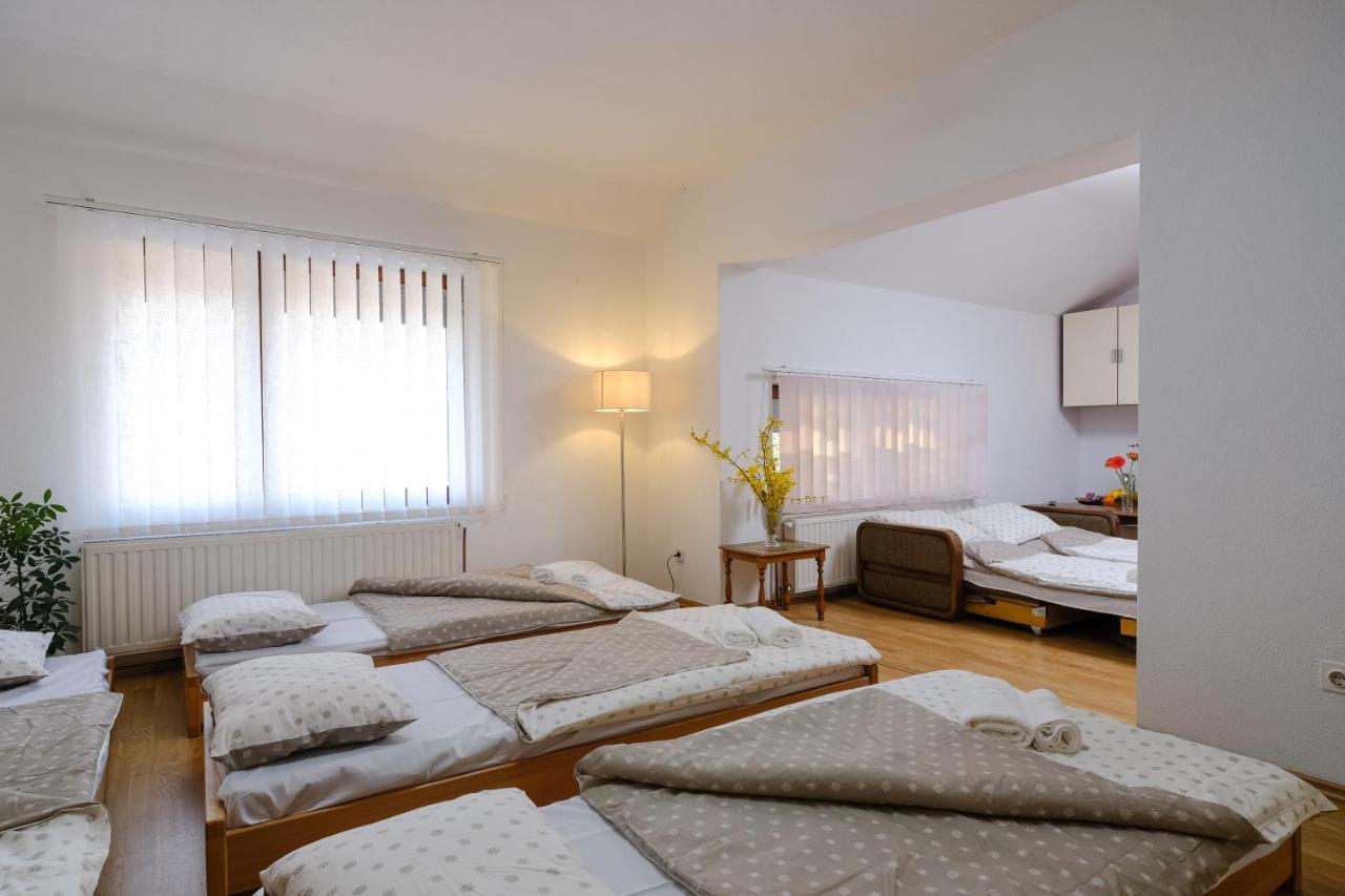 The Cosmic Gate Apartments Visoko Esterno foto